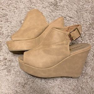 Nude / Tan Madden Girl Summer Wedges